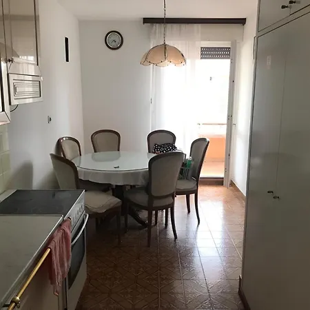 Spacious 2-bedroom Apartamento Split